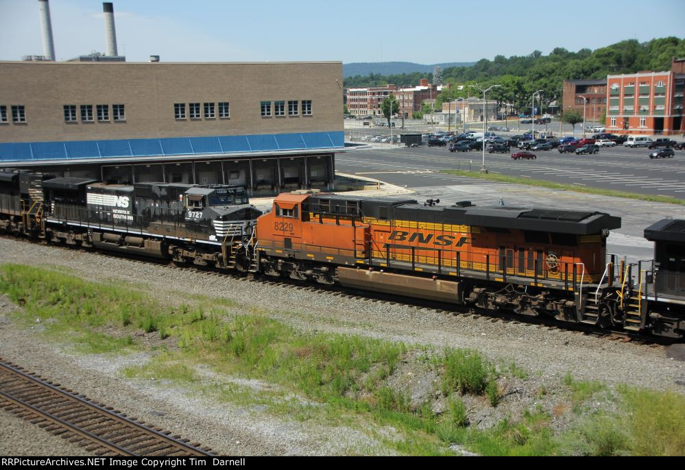 BNSF 8229, NS 9727 on 21M